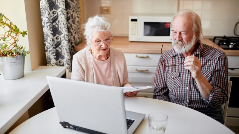 Comment les aides à domicile pour les personnes âgées peuvent-elles aider les personnes âgées à gérer leur incontinence ?