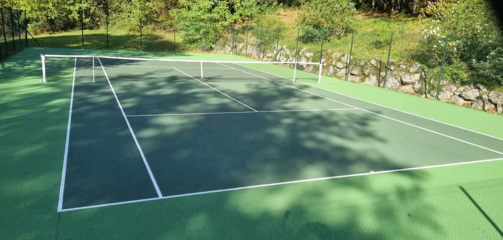 Quelle garantie dois-je attendre d’un professionnel de la rénovation de courts de tennis?