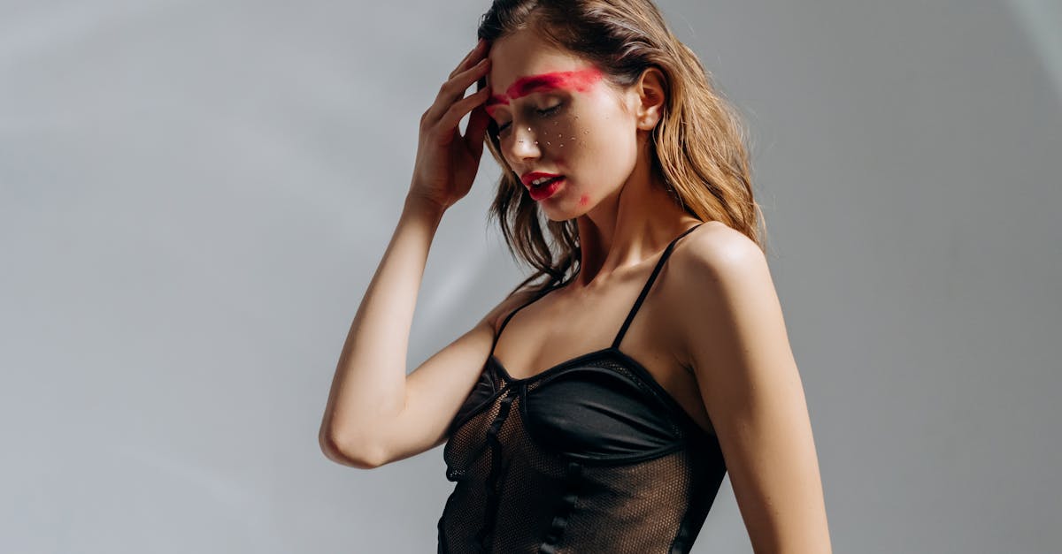 découvrez les dernières tendances en lingerie pour sublimer votre charme et votre confort. explorez les styles, les couleurs et les matières incontournables de cette saison pour affirmer votre féminité avec élégance.