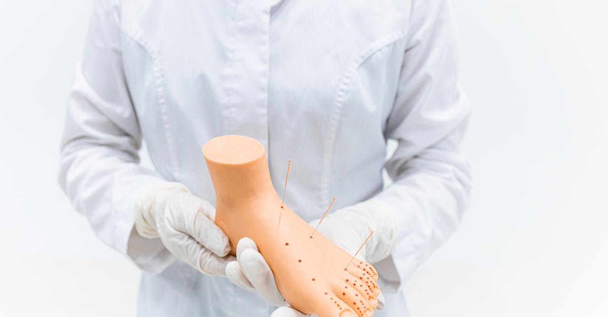 découvrez l'acupressure, une technique de médecine douce qui utilise la pression sur des points spécifiques du corps pour soulager le stress, améliorer la circulation et favoriser le bien-être. apprenez à utiliser cette méthode ancestrale pour relaxer votre corps et votre esprit.