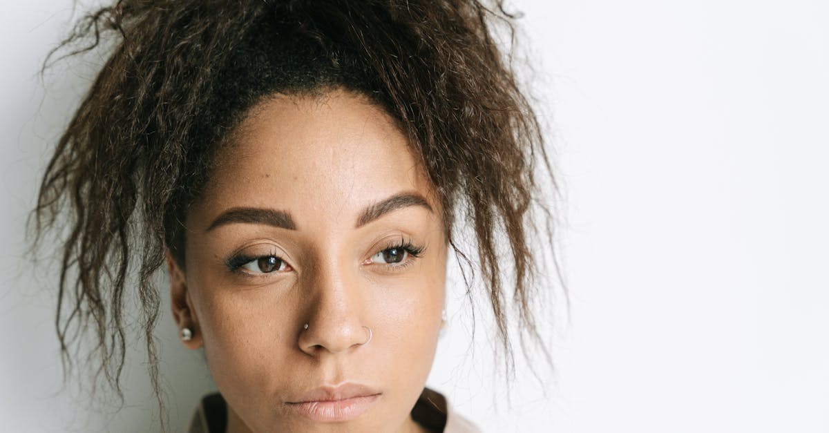découvrez les piercings faux, la solution idéale pour embellir votre look sans engagement. explorez notre collection tendance de bijoux éphémères qui vous permettent d'exprimer votre style en toute simplicité et de varier les plaisirs selon vos envies.