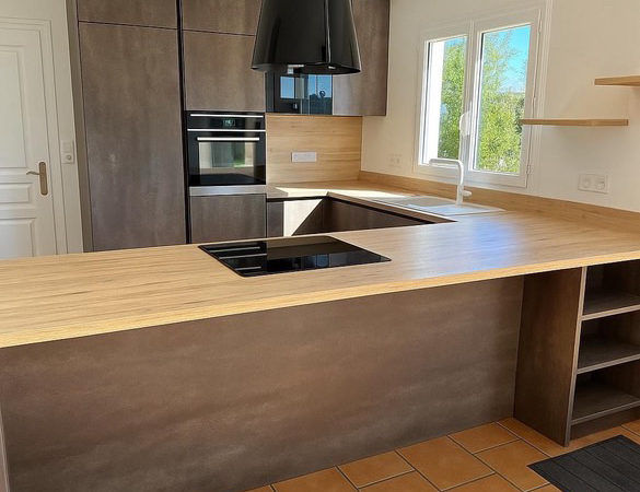 Comment transformer une Cuisine à Beynost sombre en espace plus lumineux sans agrandir la pièce ?