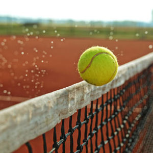 Comment organiser l’entretien saisonnier dès la conception d’une construction court de tennis en terre battue à Avignon ?
