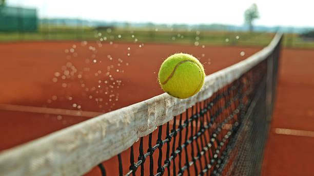 Comment organiser l’entretien saisonnier dès la conception d’une construction court de tennis en terre battue à Avignon ?